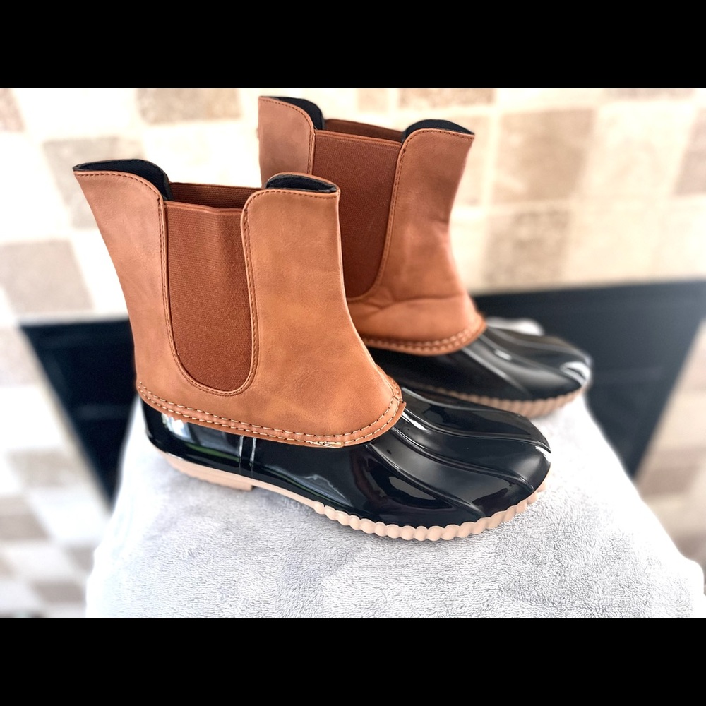 Ladies Duck Boots - Picture 2 of 4